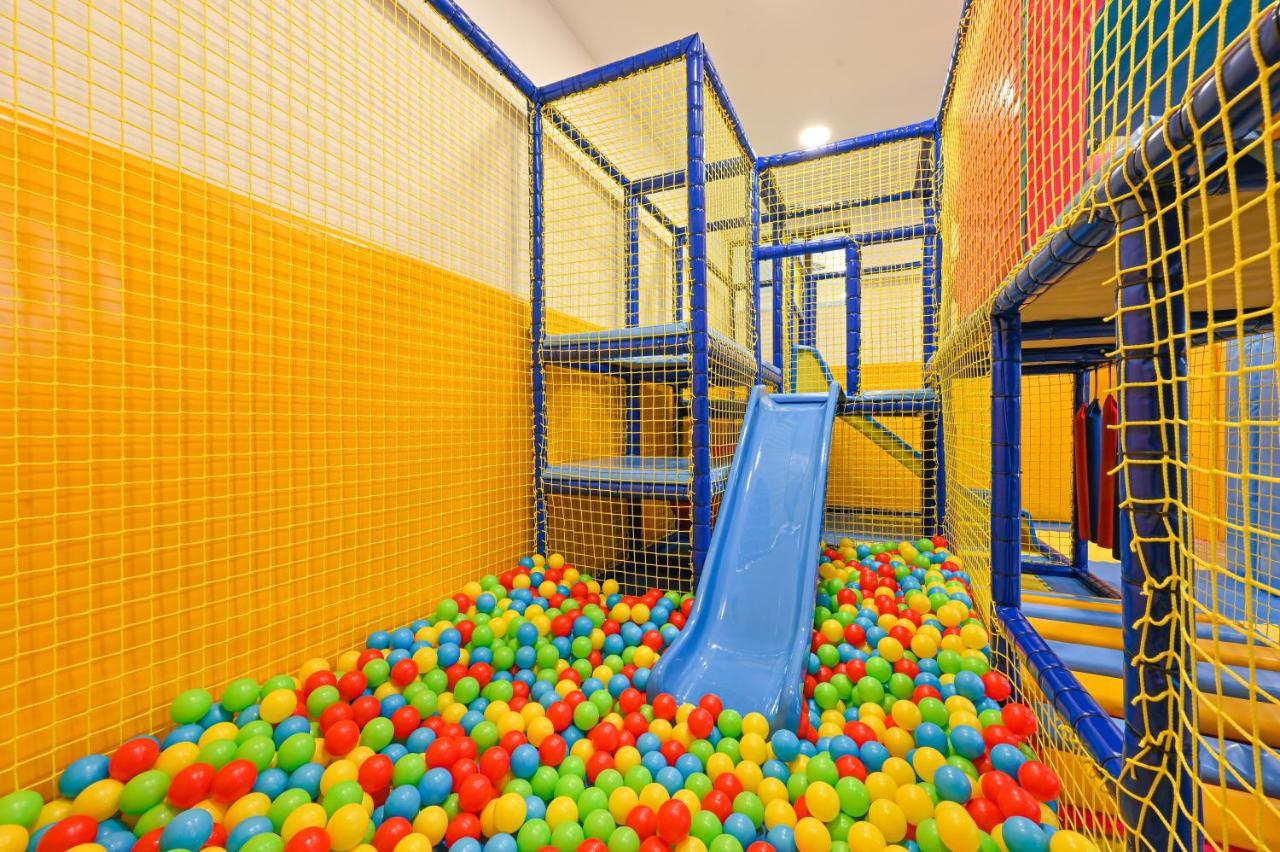 Grand Hotel Welingrad Zewnętrze zdjęcie A ball pit
