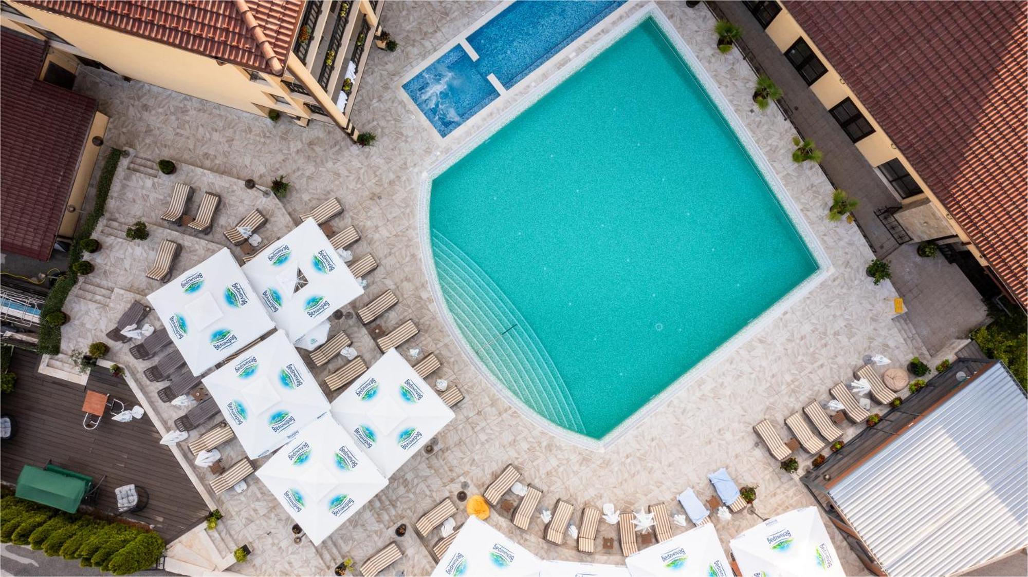 Grand Hotel Welingrad Zewnętrze zdjęcie Aerial view of a swimming pool