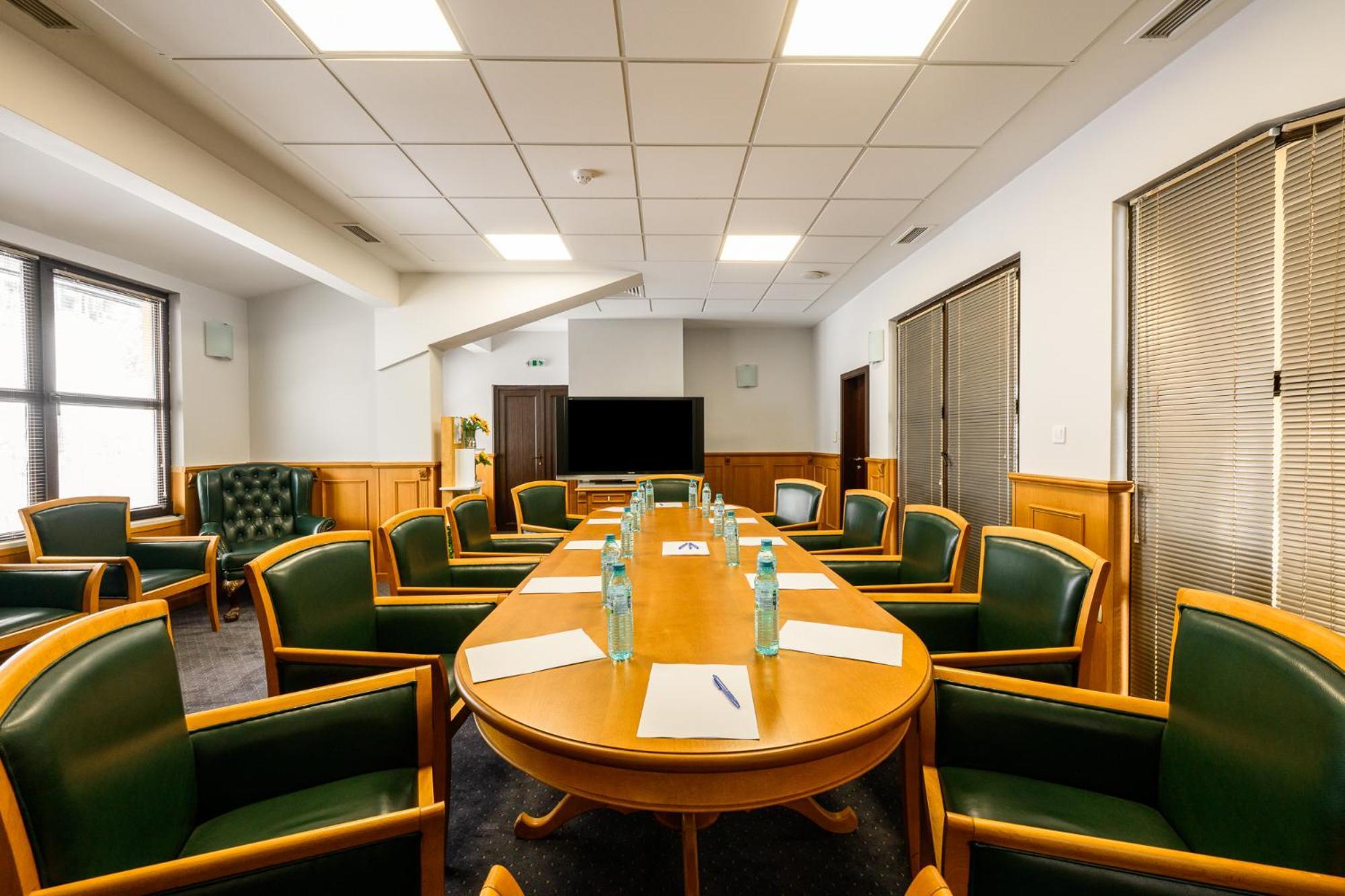 Grand Hotel Welingrad Zewnętrze zdjęcie The meeting room of the Federal Council
