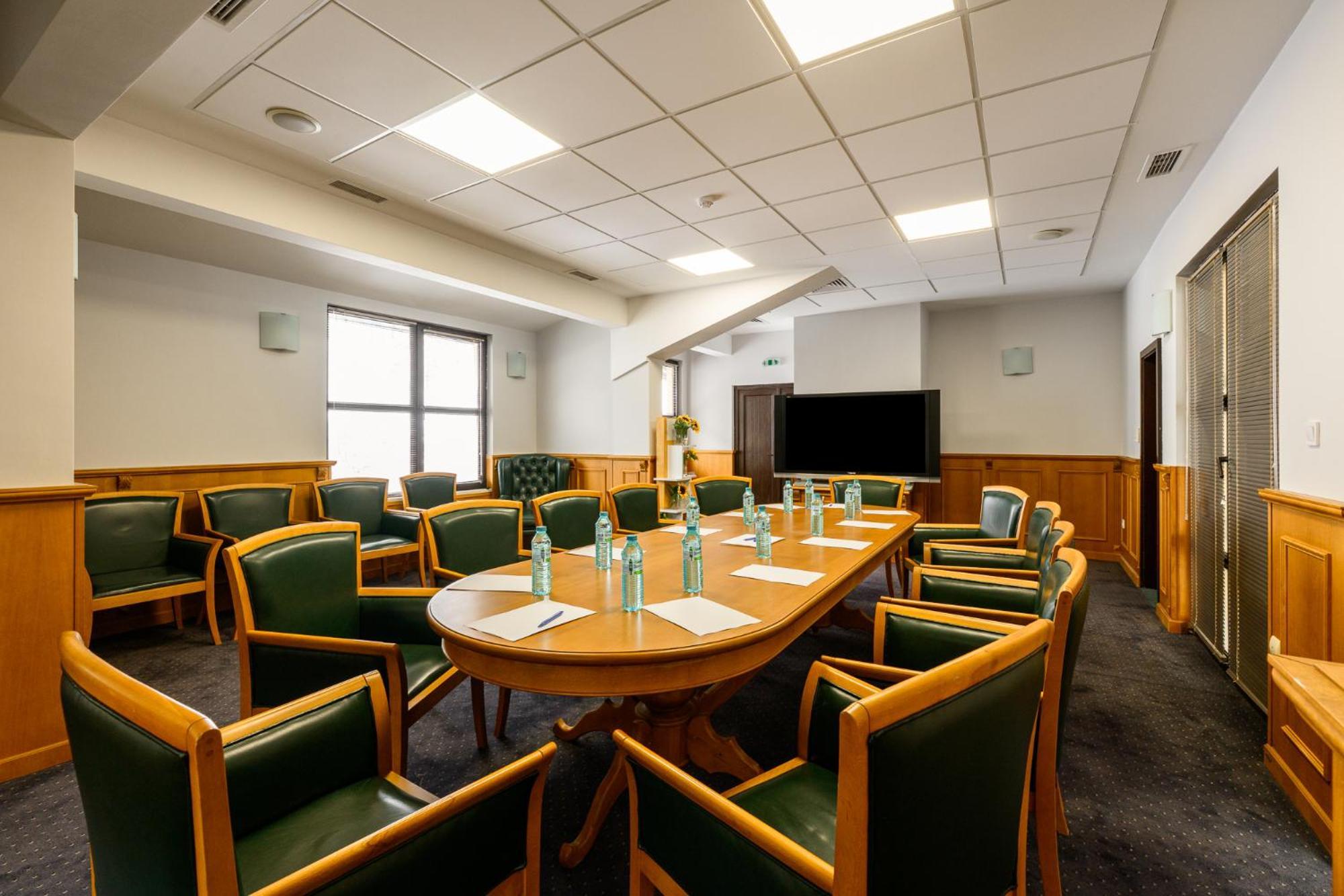 Grand Hotel Welingrad Zewnętrze zdjęcie The boardroom at the National Liberal Club