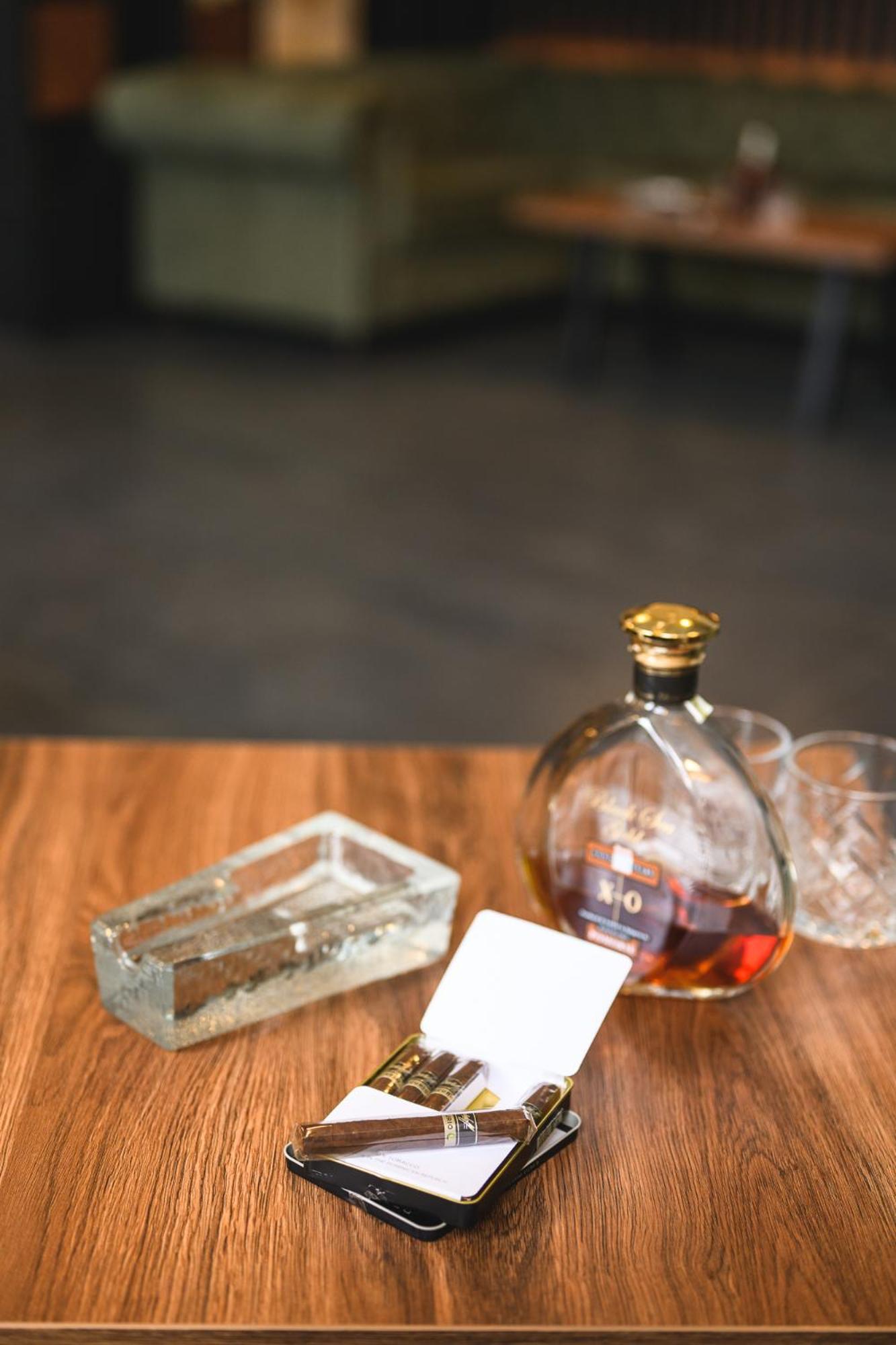 Grand Hotel Welingrad Zewnętrze zdjęcie A bottle of cognac